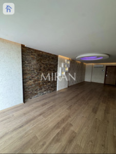 Modern 1 Bedroom Apartment image 4