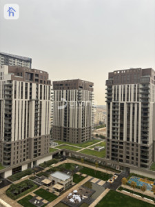 Luxurious 2 BR Apartment in Prime Location image 1