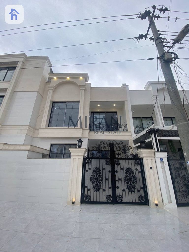 Modern 4-Bedroom House in 5 Hasarok