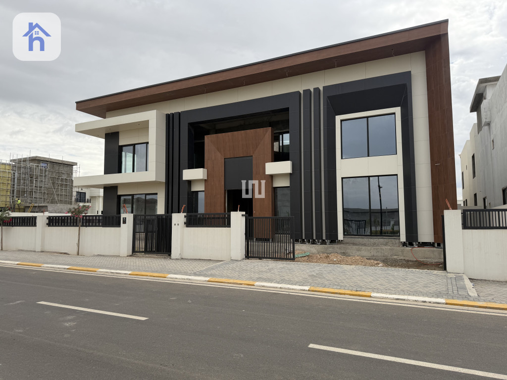 Luxury House Image 6