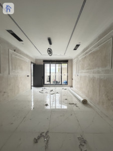 Spacious 5-Bedroom House Image 3