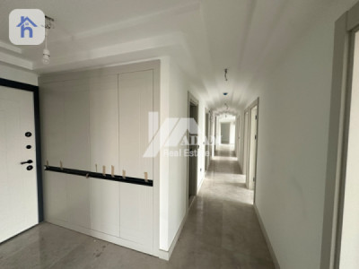 Spacious 4-Bedroom Apartment with Views image 7