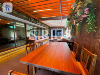 Luxurious Town House with Modern Amenities Image 3