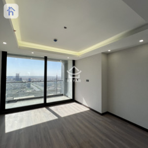 Bright Apartment with Stunning Views Image 17