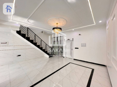 Modern House with Multiple Bedrooms Image 8