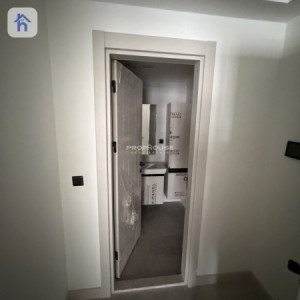 Modern Studio Apartment in Prime Location image 6