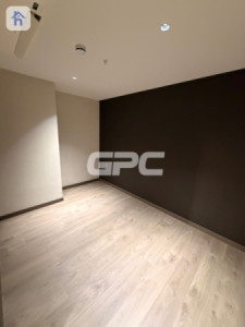 Modern Apartment image 6