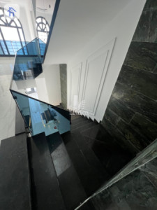 Luxurious House with Swimming Pool for Sale Image 9