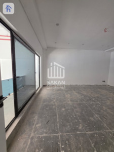 Spacious Showroom with Offices and Rooms Image 6