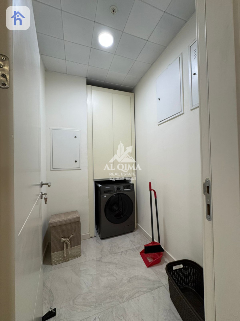 Modern 2-Bedroom Apartment in Empire Square Resim 21