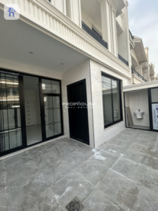 Twin House image 2