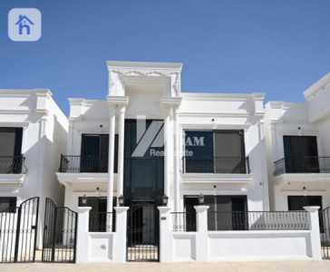 Modern Home with 4 Bedrooms image 1