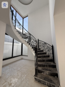 Modern House with 4 Bedrooms Image 6