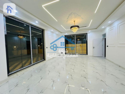 Spacious House with 5 Bedrooms Image 4