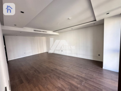Apartment Opposite Garden Image 10