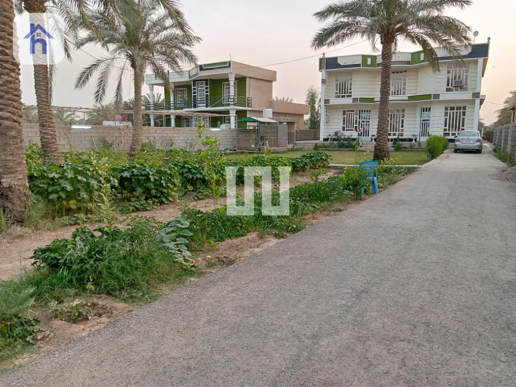 بيت واسع مع عدة غرف