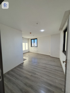 Spacious Apartment with Stunning View Image 4