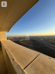 Spacious Apartment with Stunning View Image 8