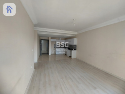Modern apartment with spacious living areas Image 3