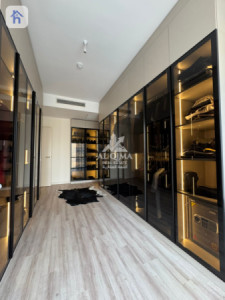 Modern 2-Bedroom Apartment in Empire Square image 10