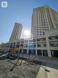 شقة في الطابق العالي بتصميم عصري image 16