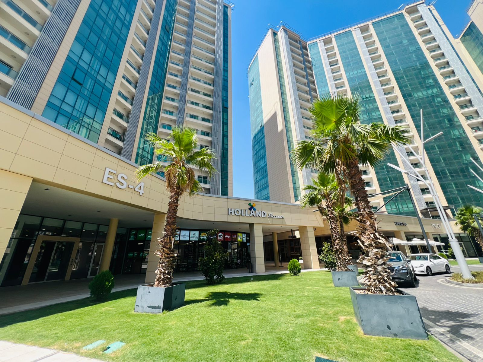 Furnished 2 Bedroom Apartment in Empire Square Image 15