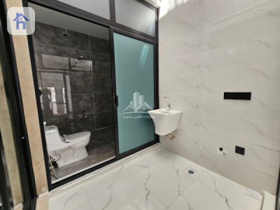 Modern House with 4 Bedrooms Image 14