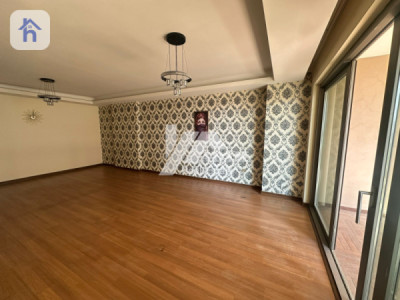 Spacious Apartment with Park View image 12