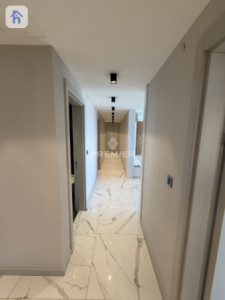 Luxurious 4-Bedroom Apartment with Stunning Views Image 4