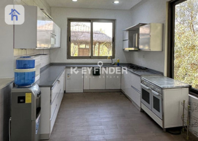 Spacious Farmhouse for Sale Image 6