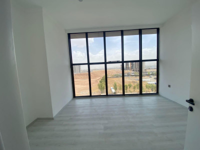 Spacious Apartment with contemporary design Image 6