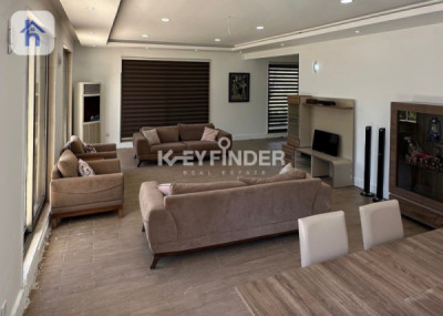 Spacious Farmhouse for Sale Image 3