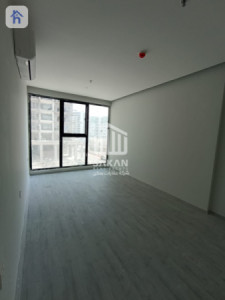 Modern One-Bedroom Flat image 2