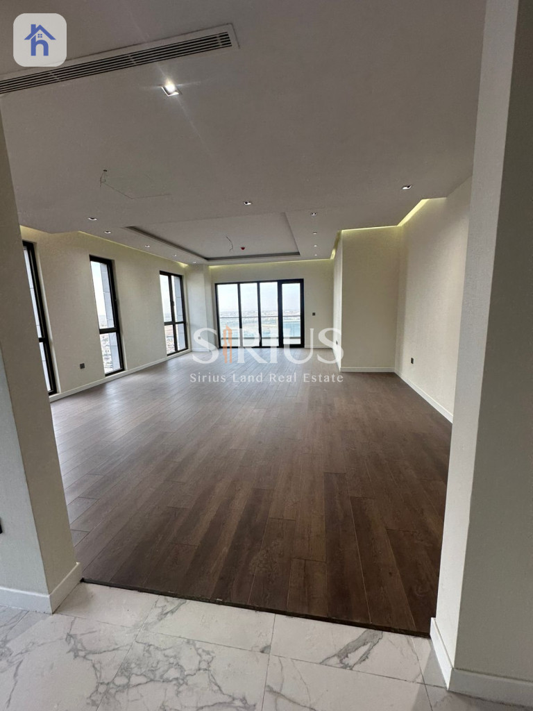 شوقەیەکی فراوانی ٤ ژووری نوستن لەگەڵ دیمەنێکی سەرنجڕاکێش