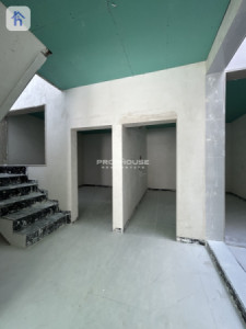 Spacious House with 5 Bedrooms image 4