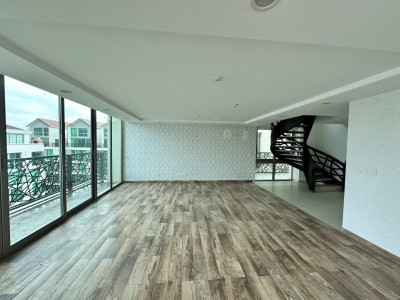 Duplex Apartment Image 4