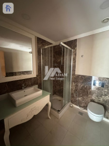 Spacious Apartment with Park View image 4