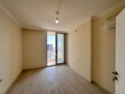 Modern 2-bedroom apartment near airport Image 6