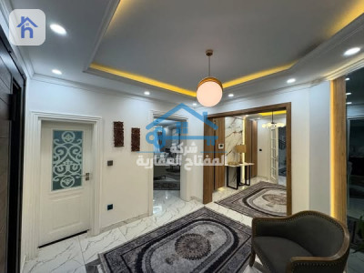 Modern House with 6 Bedrooms image 5