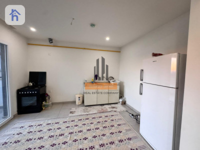 Modern 3 Bedroom Apartment image 2