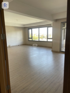 Modern Apartment with 4 Bedrooms image 1