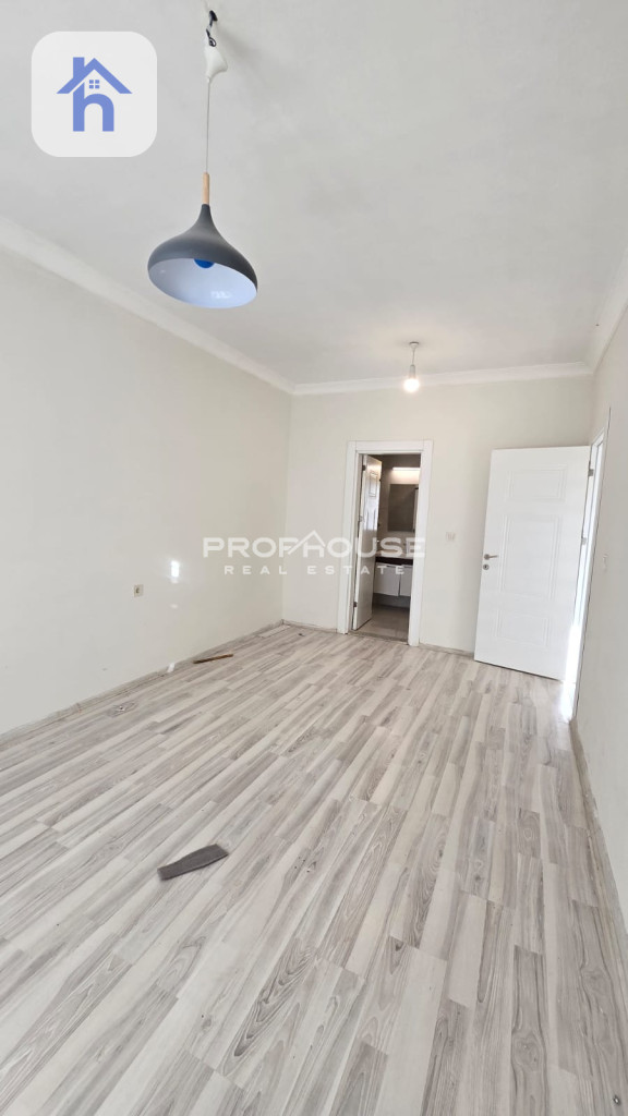 Spacious Apartment with 2 Bedrooms Image 2
