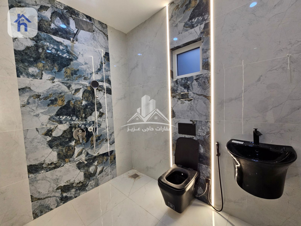 Modern Home with 5 Bedrooms Image 18