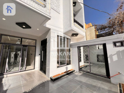 Modern House with Multiple Bedrooms Image 3