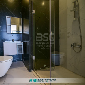 Luxurious Three Bedroom Apartment Image 10