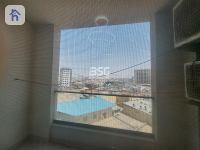 شقة مؤثثة بـغرفتي نوم مريحة image 6