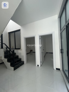 Modern House with 2 Floors in Hawlery Nwe image 6