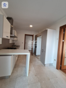 شوقەیەکی مۆدێرن بۆ ٣ ژووری نوستن لەگەڵ دیمەنی باخچە وێنە 6