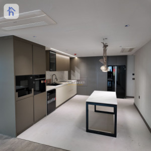 Modern 3BR Apartment with City Views Image 5