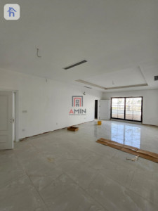 Modern Family Home with Multiple Rooms Resim 9